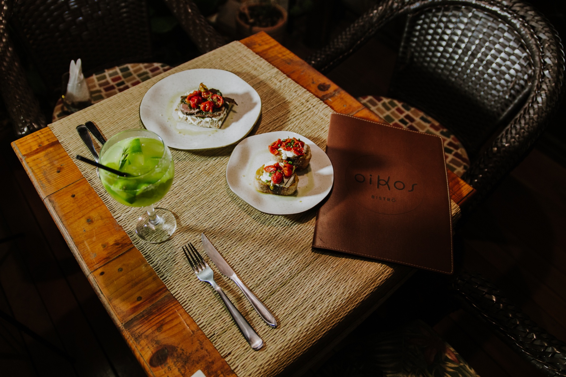 Mesa pronta para receber no Oikos Bistro na Serra do Cipó
